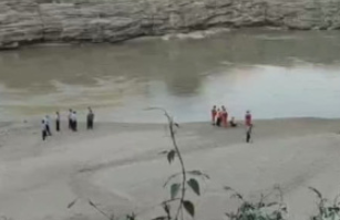 延安壶口镇4人落水被水冲走系一家人 仍未发现溺水人员