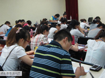 近3万名考生应试集团公司中小学教职工笔试 补师资力量