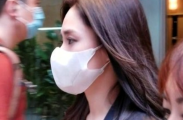 阿娇离婚后首现身为开工做准备 戴口罩拒谈赖弘国
