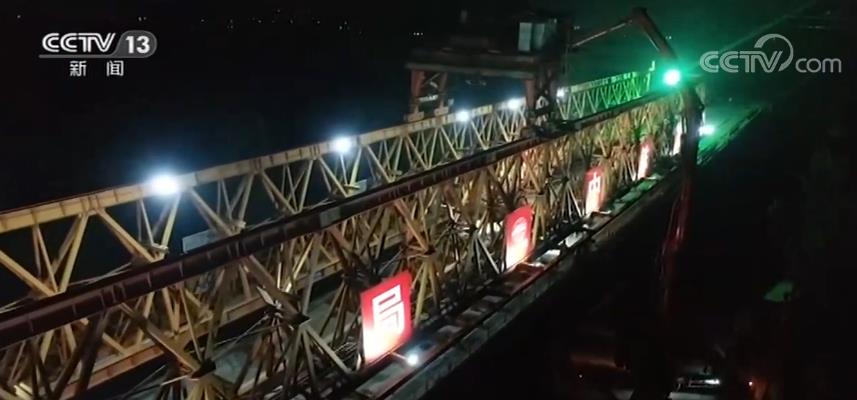 京唐城际铁路建设突破施工难点 潮白新河特大桥连续梁合龙