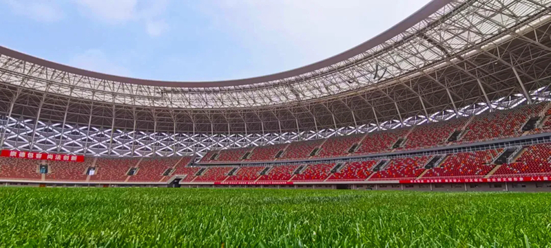 可容纳4万多名观众的咸阳奥体中心体育场.