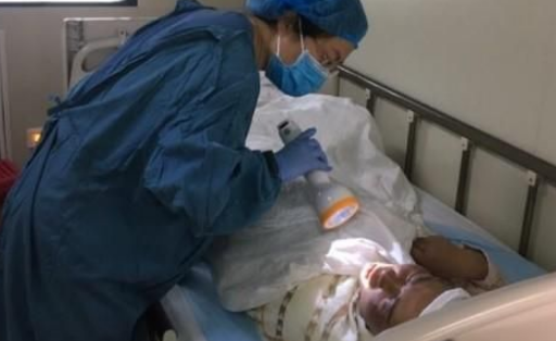 儿子造血干细胞移植给62岁妈妈 西安医生挑战移植年龄禁区