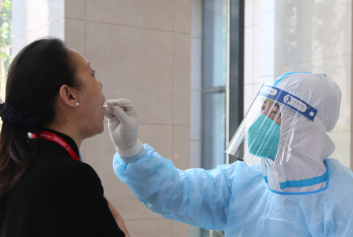 北京大兴机场2.7万余名工作者接受核酸检测
