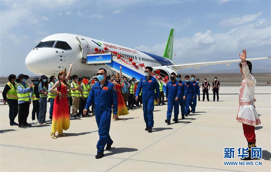 （图文互动）（3）国产C919客机飞抵吐鲁番 开展高温专项试飞