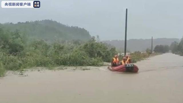 7月7日，江西省景德镇市普降大到暴雨。  央视新闻客户端 图