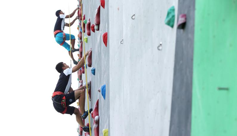 陕西省攀岩队：徒手攀登15米的攀岩墙壁 速度大多为六七秒