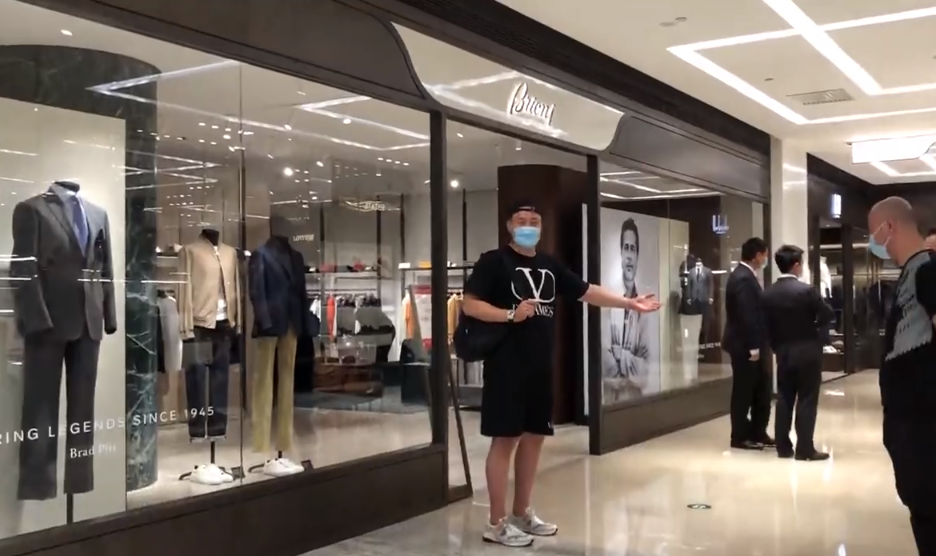 西安男子花135万在skp定制西服不合身商家可以凑合穿