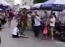 广东警方通报男子当街抱摔妻子：女子因情感纠纷离家多年