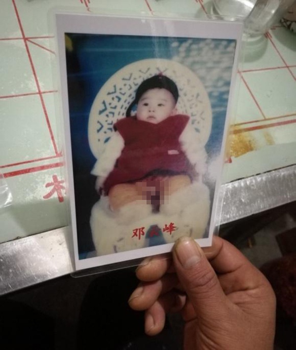被拐儿童邓峰1岁左右的照片。受访者 供图 