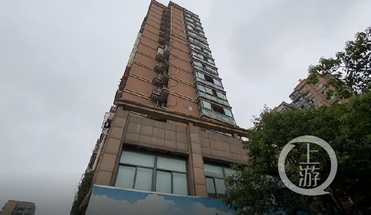 7月22日，浙江杭州，来惠利居住的是当地一处回迁小区，总高18层。摄影/上游新闻记者 时婷婷