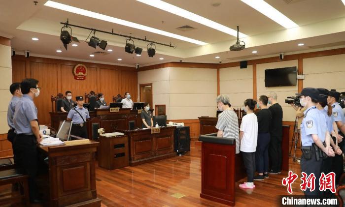 假冒戴森吹风机案在沪宣判：35名被告人全部实刑