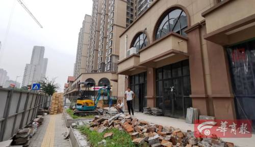西安利君未来城小区楼下商铺要打通建市场 楼上住户怀疑承重墙被砸
