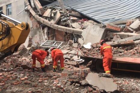 哈尔滨一仓库部分楼体坍塌 至少7人被困