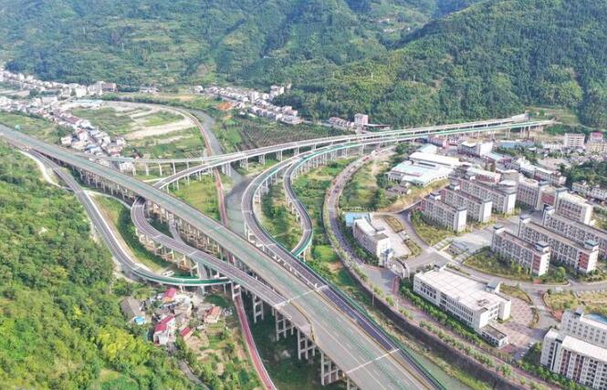 平利镇平高速即将通车 镇坪县将成陕西今年9个通高速县的首个