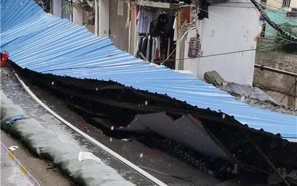 咸阳暴雨造成嘉惠商场23间商铺倒塌 幸无人员伤亡