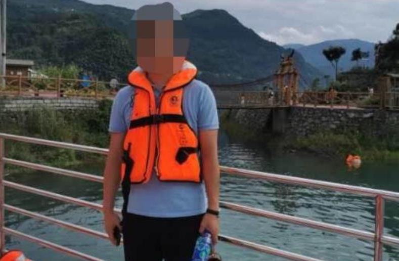 30岁男子在四川马湖溺亡家属质疑救援不力 景区：湖中禁止游泳已及时救援