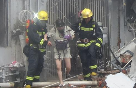 珠海斗门一商住楼发生爆炸 消防现场救出9名遇险民众