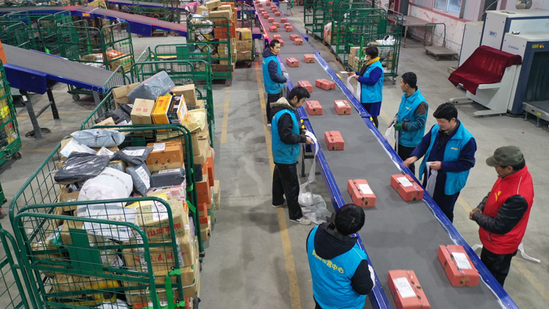 中国邮政与拼多多达成战略合作 三年内将打造150个中国邮政农产品基地