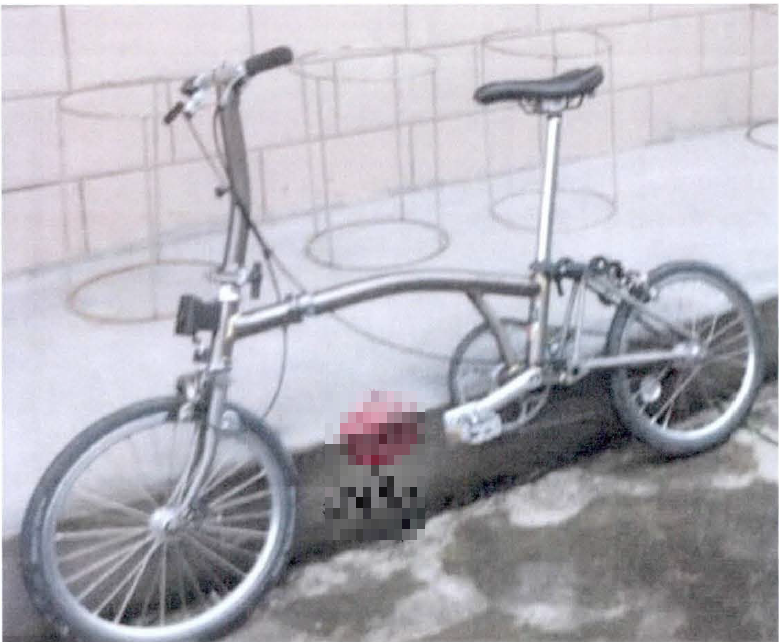 被盗的自行车是英国产的“小布”牌自行车，原购价为14000余元，折损后价值达11000余元。
