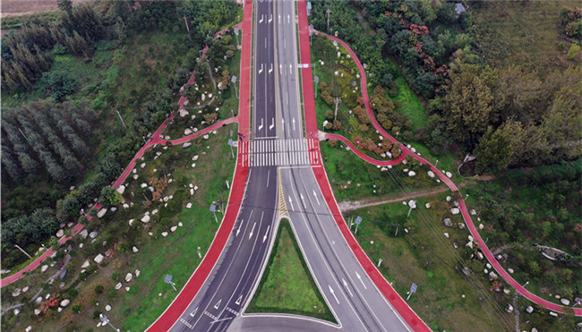 西安第一条智慧公路精彩亮相！灯杆可监测环境、视频监控等