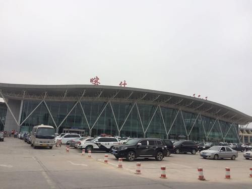 喀什机场大量航班取消部分航班已返航 警方提醒：戴好口罩
