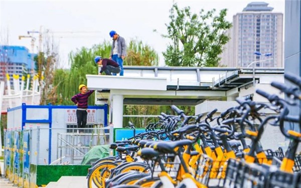 全国首座共享单车立体车库亮相浐灞生态区 可停放360辆