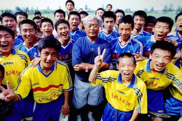 离开国家队后，高丰文一直致力于培养青少年足球。