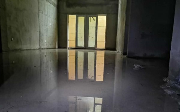 阳光城Plus小区漏雨严重地下室成水池 迟未解决业主难收新房