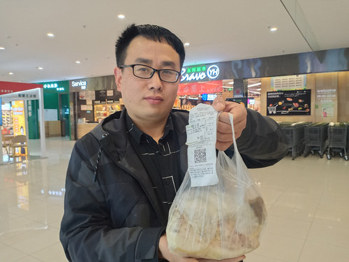 买猪头皮1小时后气味难闻 商洛永辉超市：不能判定肉有问题