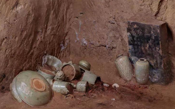 西安长安区发现北宋晚期孟氏家族墓 出土60多件宋代耀州窑瓷器