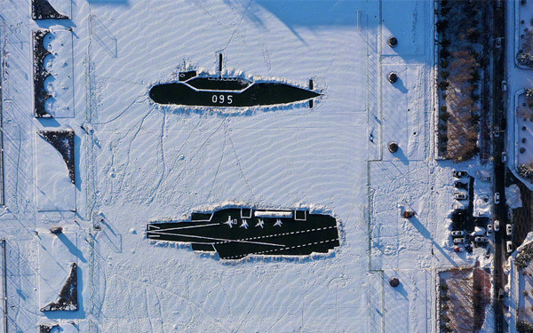 玩雪玩出新高度 哈尔滨工程大学师生用积雪造雪舰