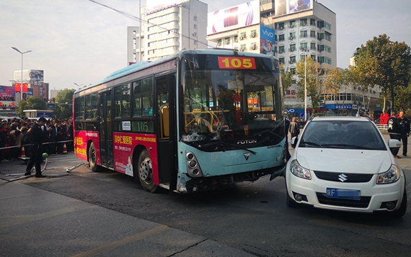 汉中公交司机带病开车致2死5伤 检方以交通肇事罪起诉司机