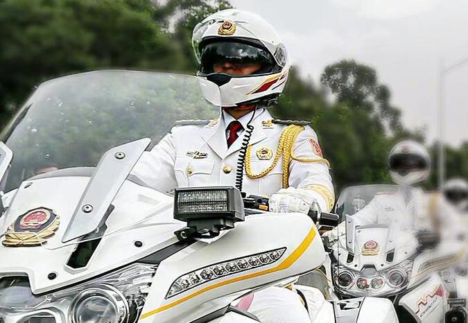 骑摩托最帅的只服国宾护卫队