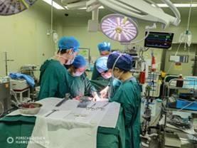 西安27岁女子剖宫生产心脏手术同时进行 术后母女平安