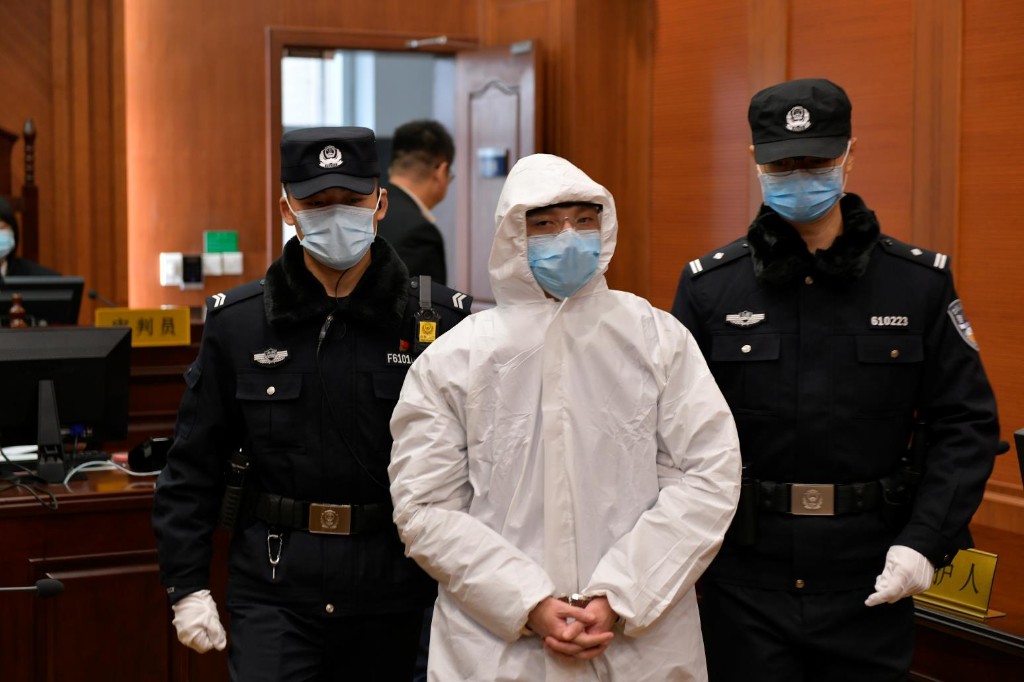 西安一男子疫情期间倒卖假口罩 获刑五年六个月处罚人民币60万元