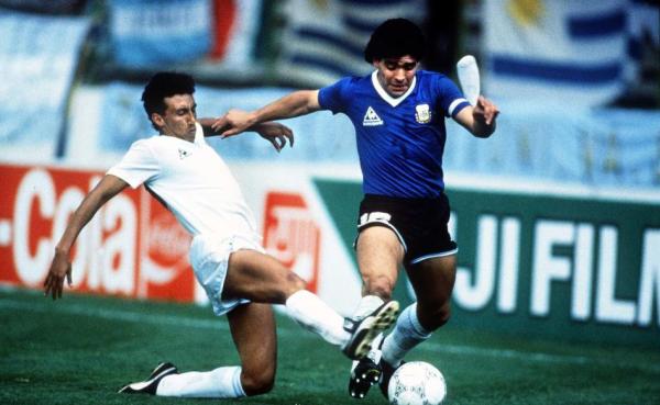 1986年世界杯，马拉多纳一己之力率领阿根廷夺冠。