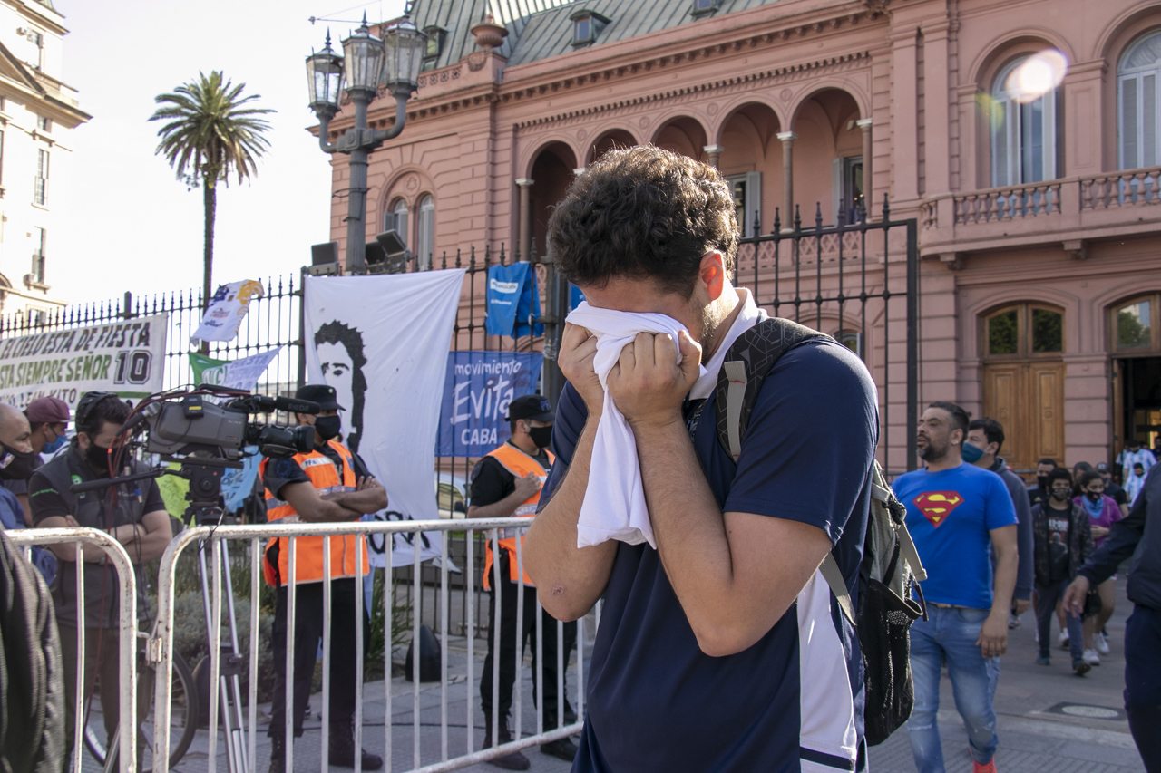 哭泣的阿根廷球迷。