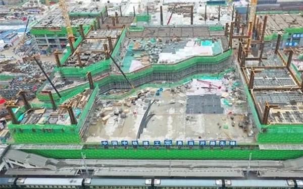 航拍丨西安火车站最新进展 高架候车厅浇筑完成 