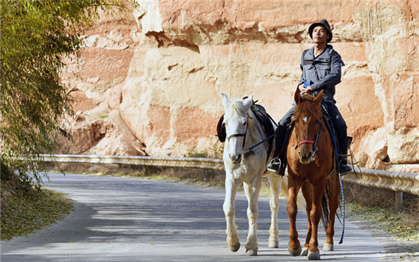 8000公里！39岁泉州男子骑马从伊犁出发准备回家 目前已到达西安
