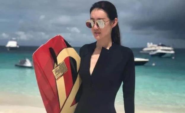 华商头条|王宝强再被新女友骗婚？港媒曝冯清真实身份 双方并未登记结婚