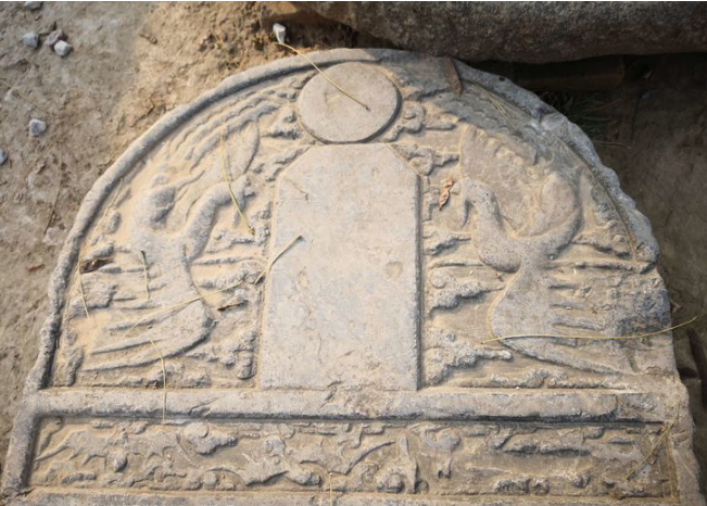 秦汉新城民警走访时发现三块古代残碑 其中一块竟在村民家中