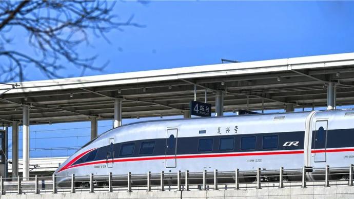高寒版复兴号试跑京哈高铁 可适应零下40摄氏度运行环境