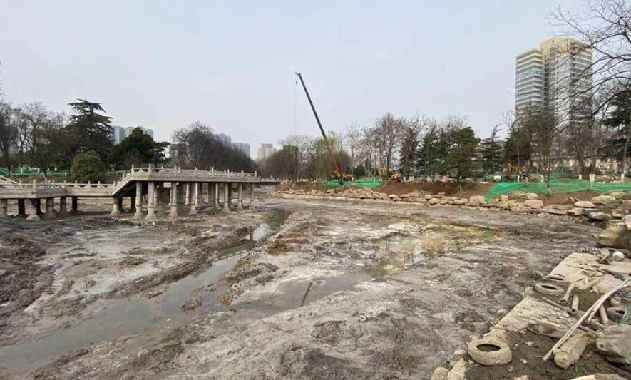 西安兴庆宫公园改造中 提升基础设施改善兴庆湖水质
