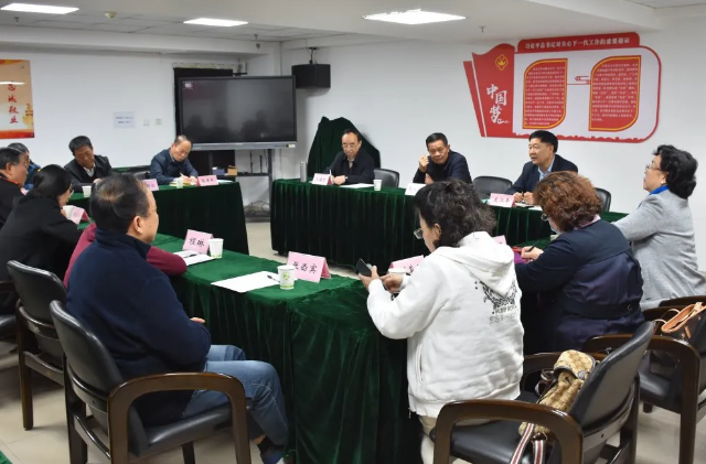 张孝民,义海忠,王静江,陈静,刘英兰等出席会议,团长庞江平主持会议