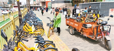 部分西安人更愿选择公交地铁出行 用共享单车解决“最后一公里”