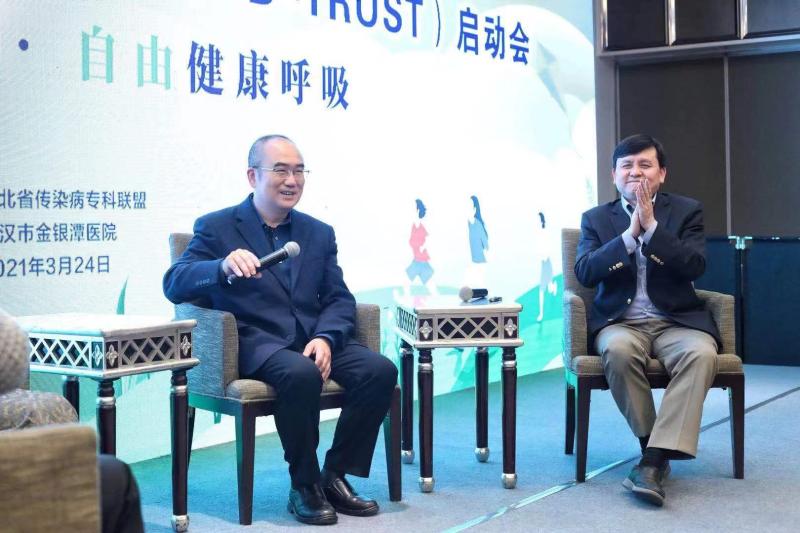张文宏在武汉谈新冠疫苗：接种率70%是底线，上不封顶