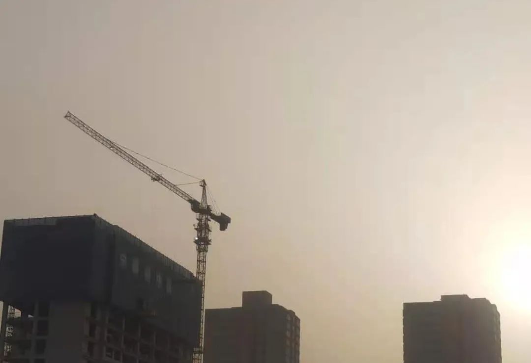 指数爆表！沙尘来袭 西安空气质量指数达500严重污染 