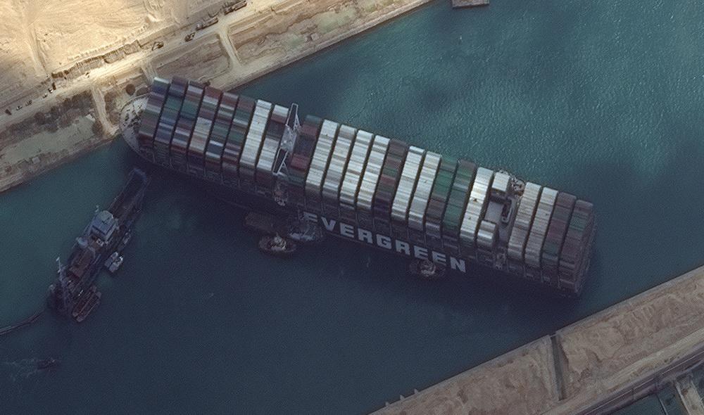 苏伊士运河仍有61艘船“排队” 有望4月3日全部通过