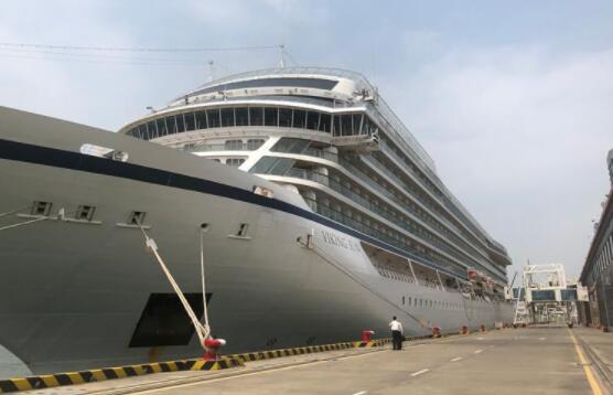 首艘入籍中国的高端远洋邮轮正式入境 将兼营国内国际航线