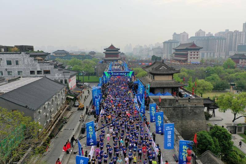 1小时10分5秒 2021西安城墙国际马拉松赛最快成绩揭晓